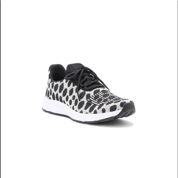 Athletic Works Leopard Soft Running Sneaker 8.5 - Picture 1 of 9